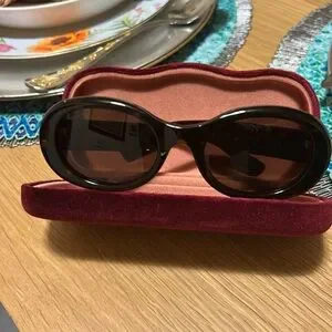 Gucci | Accessories | Gucci Oval Sunglasses New Without Tags  display picture 3